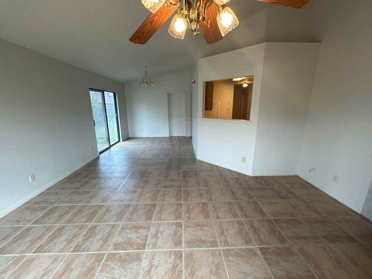 2503 Hemlock Dr - Photo 2 of 15
