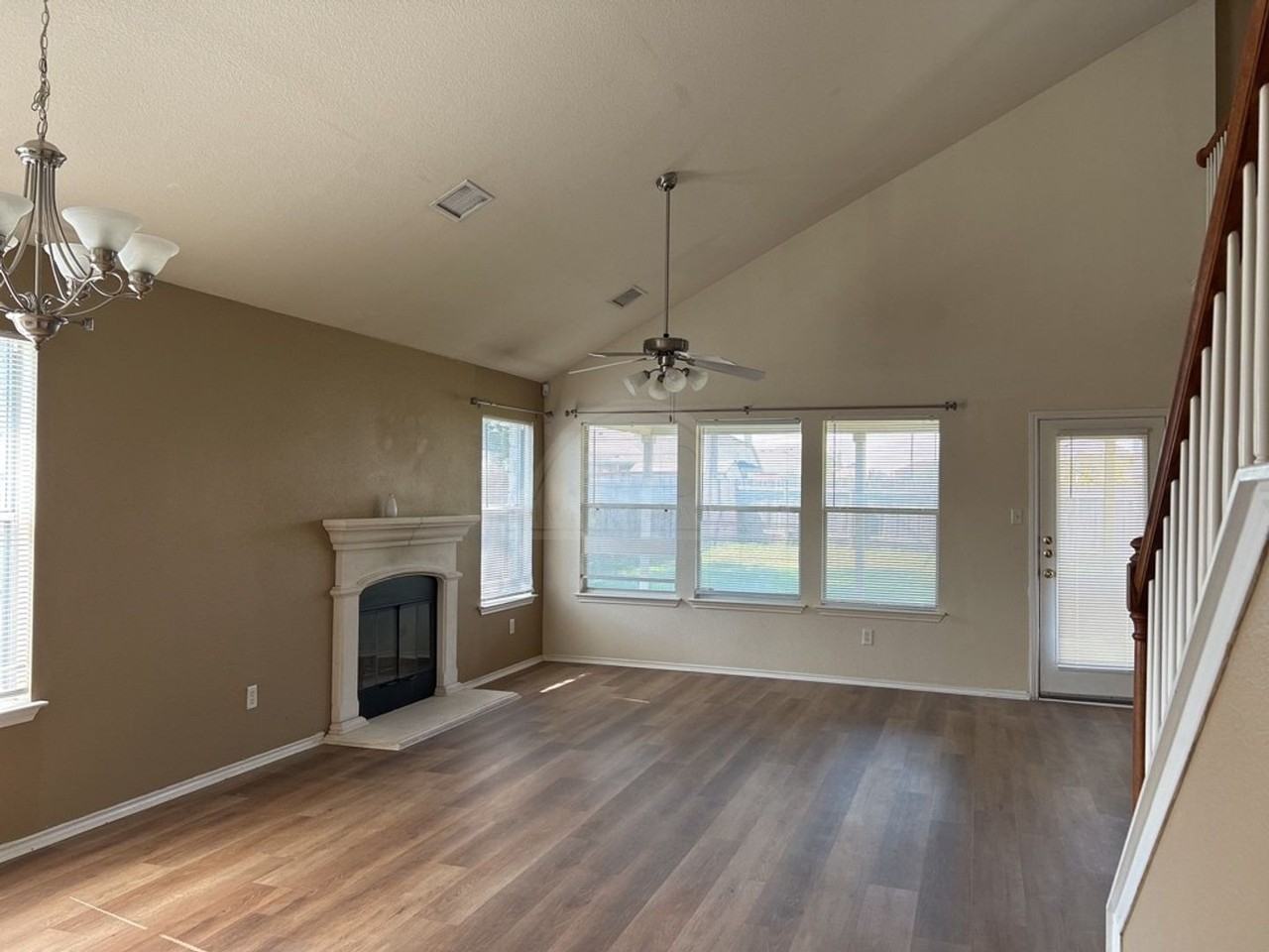 4402 Golden Gate Dr - Photo 2 of 26