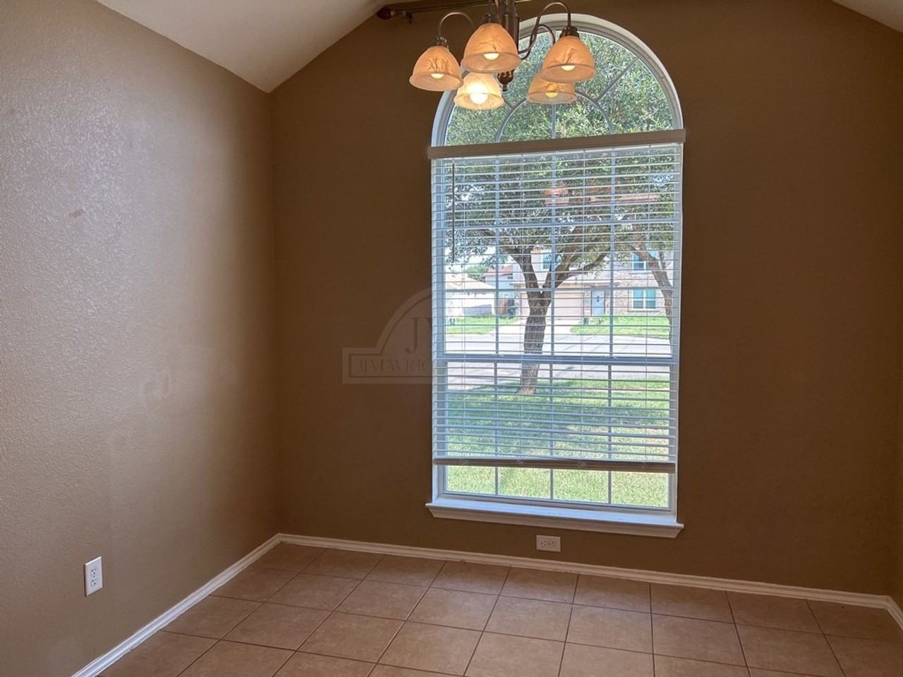 4402 Golden Gate Dr - Photo 6 of 26