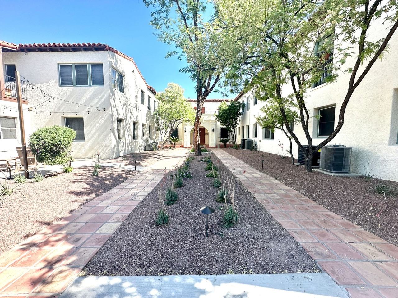 Don Martin Historic Apartments! - Photo 4 of 18