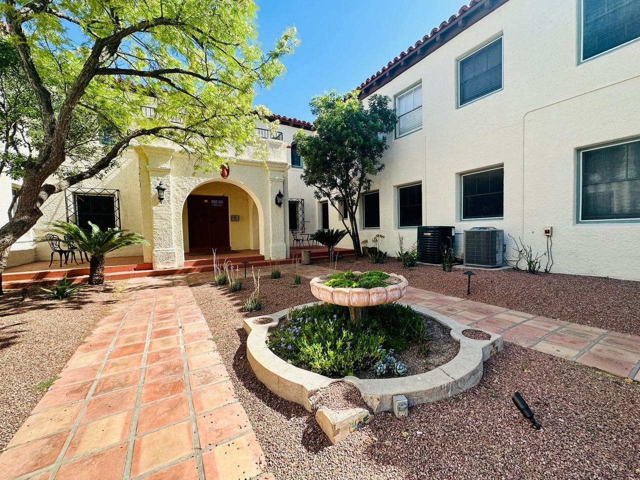 Don Martin Historic Apartments! - Photo 7 of 18