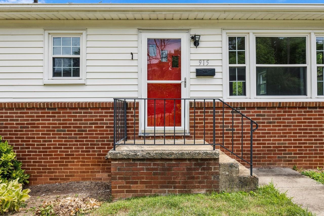 915 Sycamore St - Photo 3 of 29