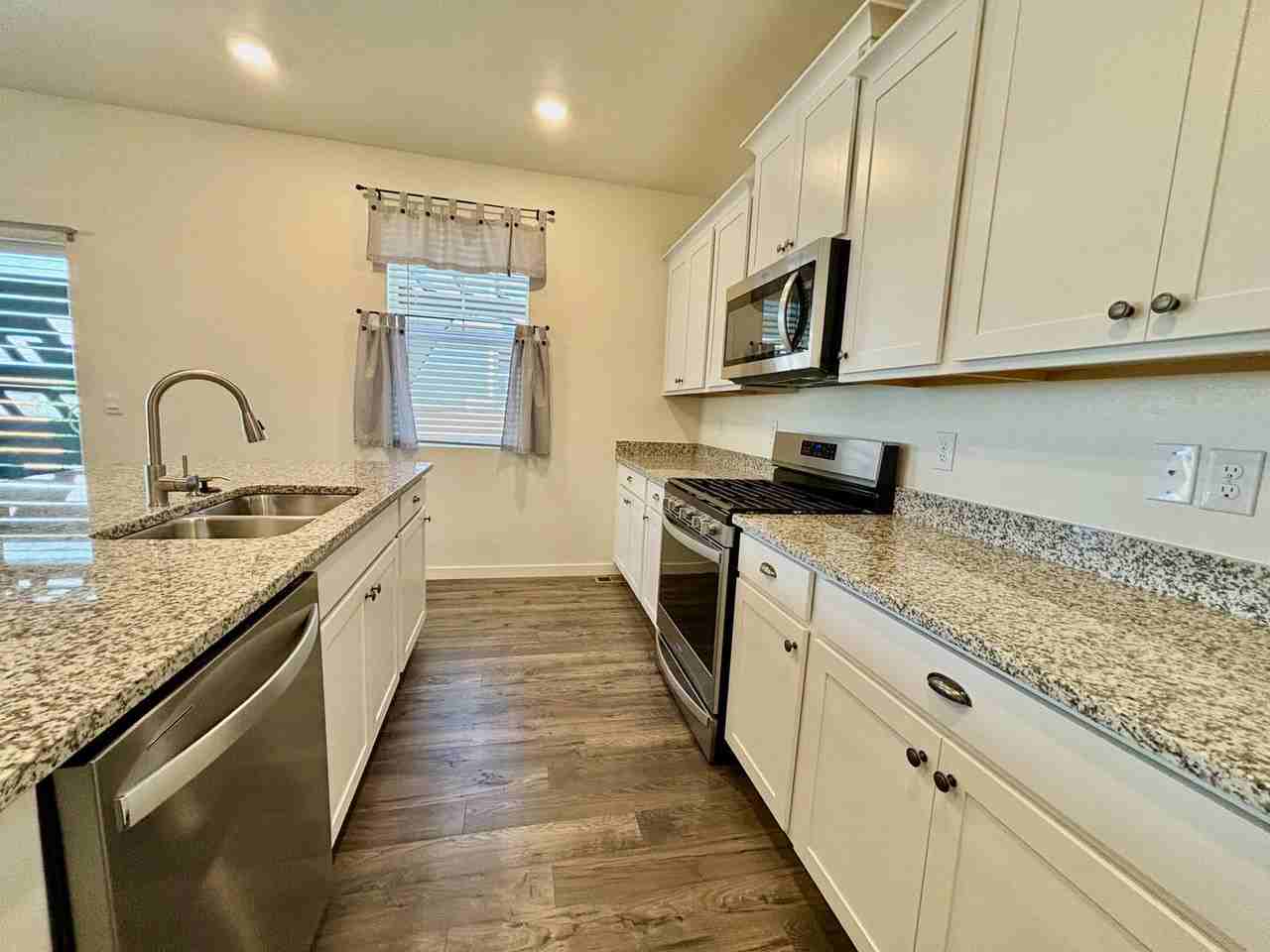 6395 Calla Lilly St - Photo 4 of 31