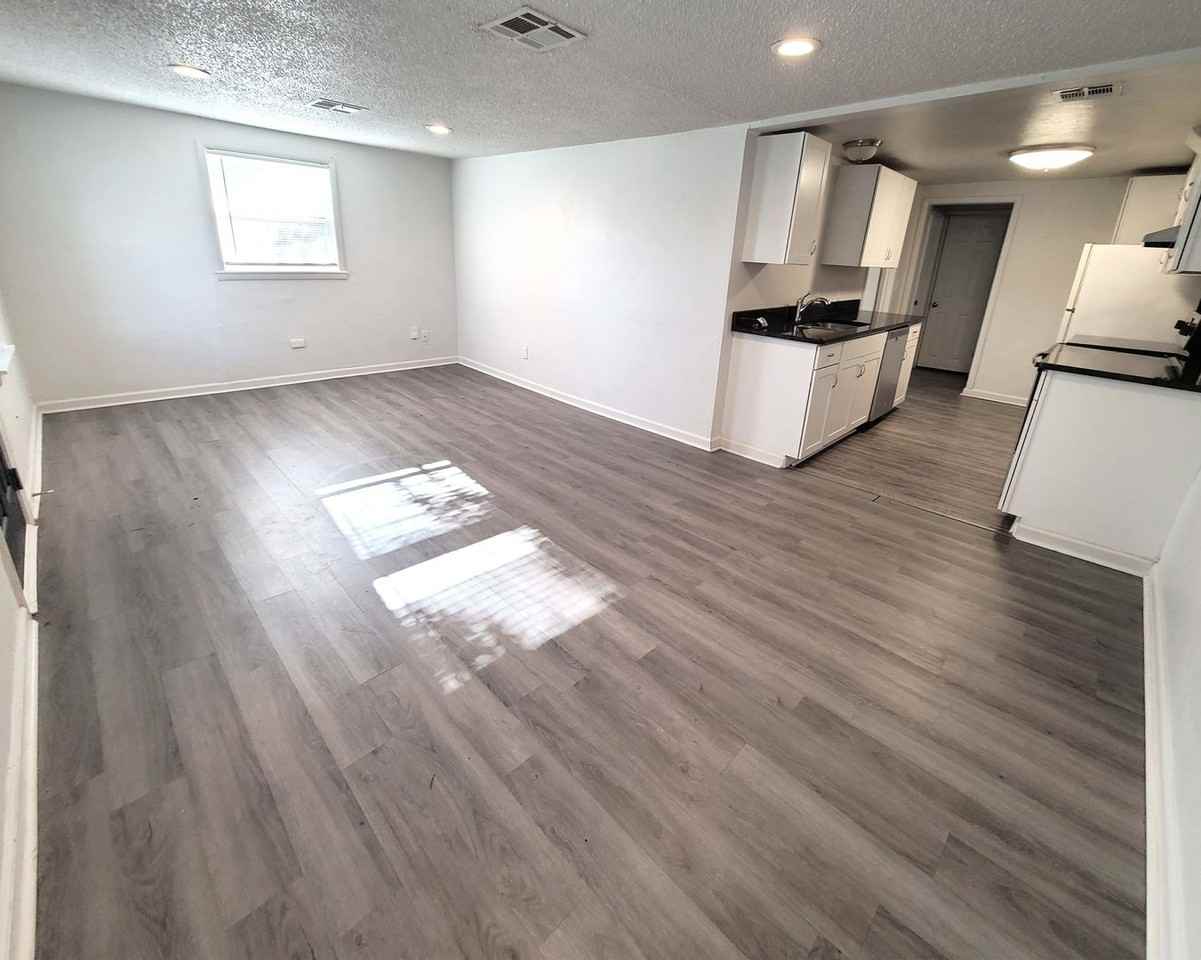 1130 Nw 99th St - Photo 3 of 15