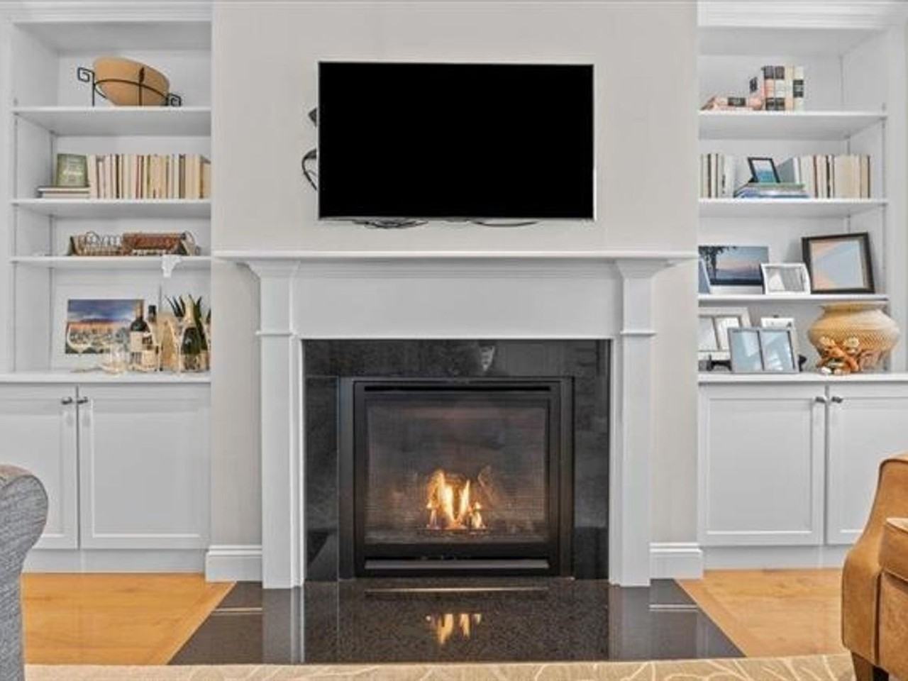 293 Zephyr Rd - Photo 2 of 6