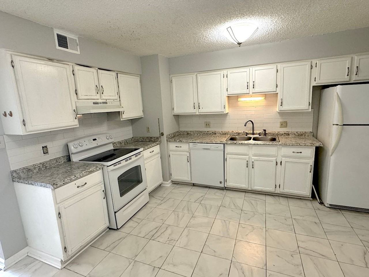 2902 S 55th St - Photo 3 of 12