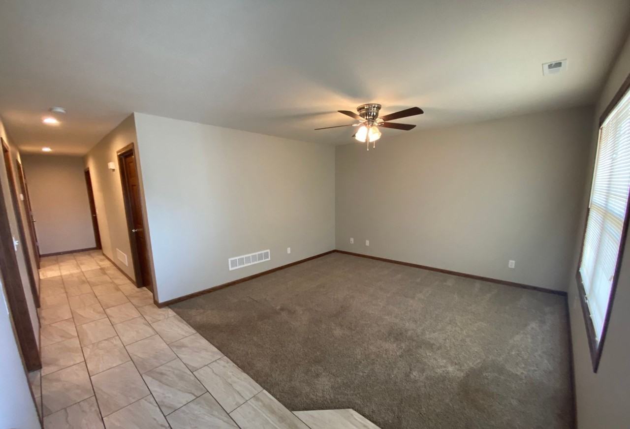 209 North Cypress - Photo 2 of 10