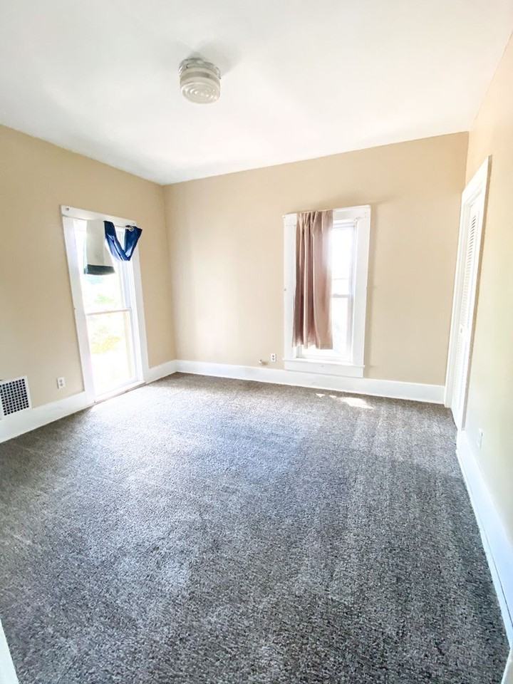 453 Littleton St - Photo 2 of 13