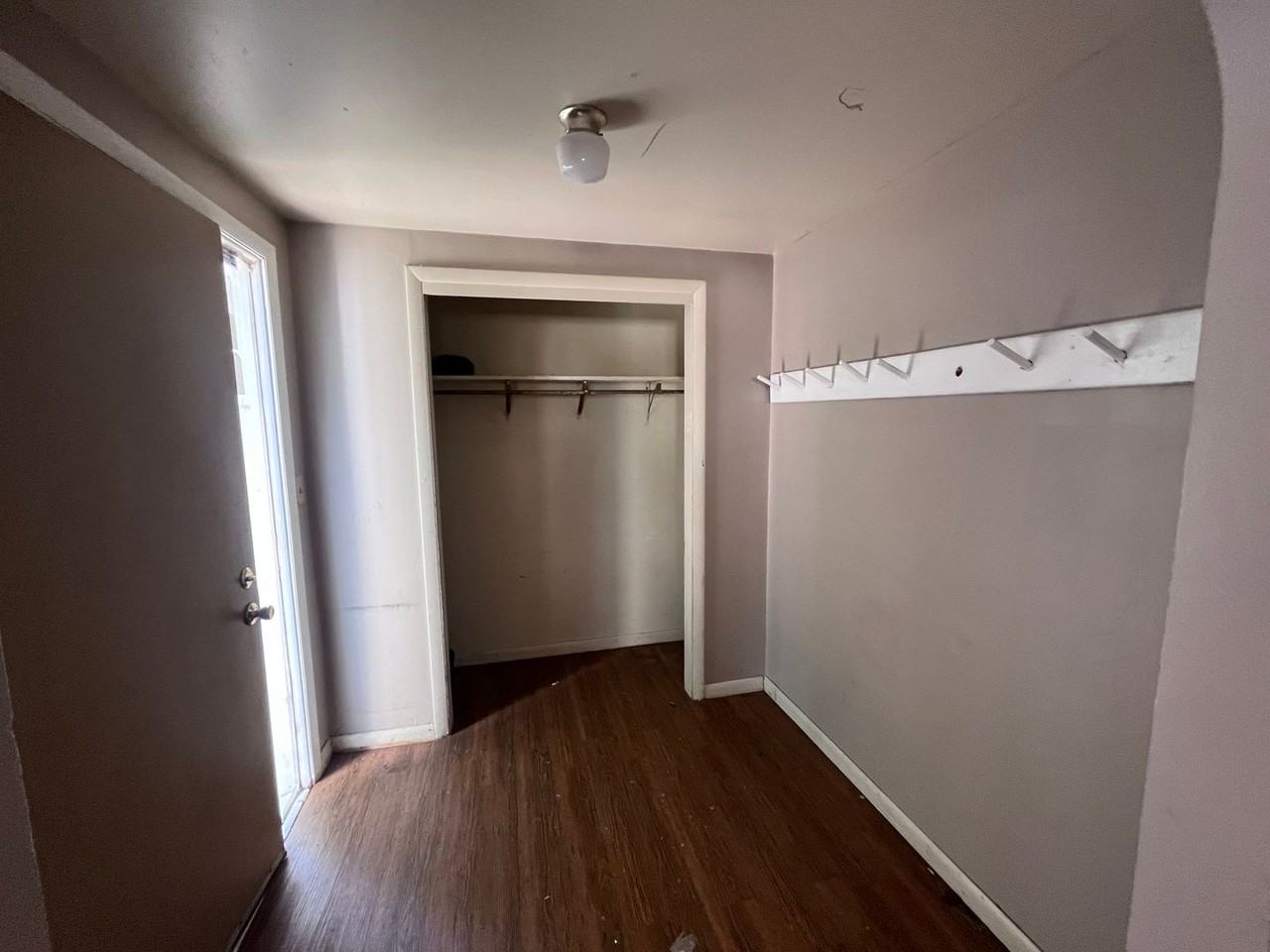 221 Sylvia St - Photo 2 of 15