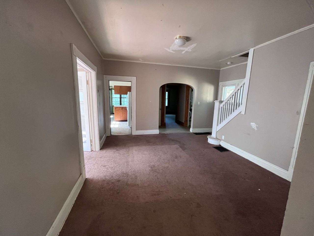 221 Sylvia St - Photo 5 of 15
