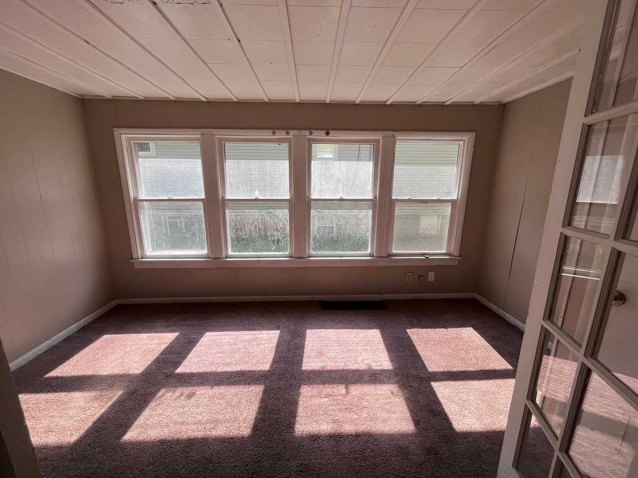221 Sylvia St - Photo 6 of 15
