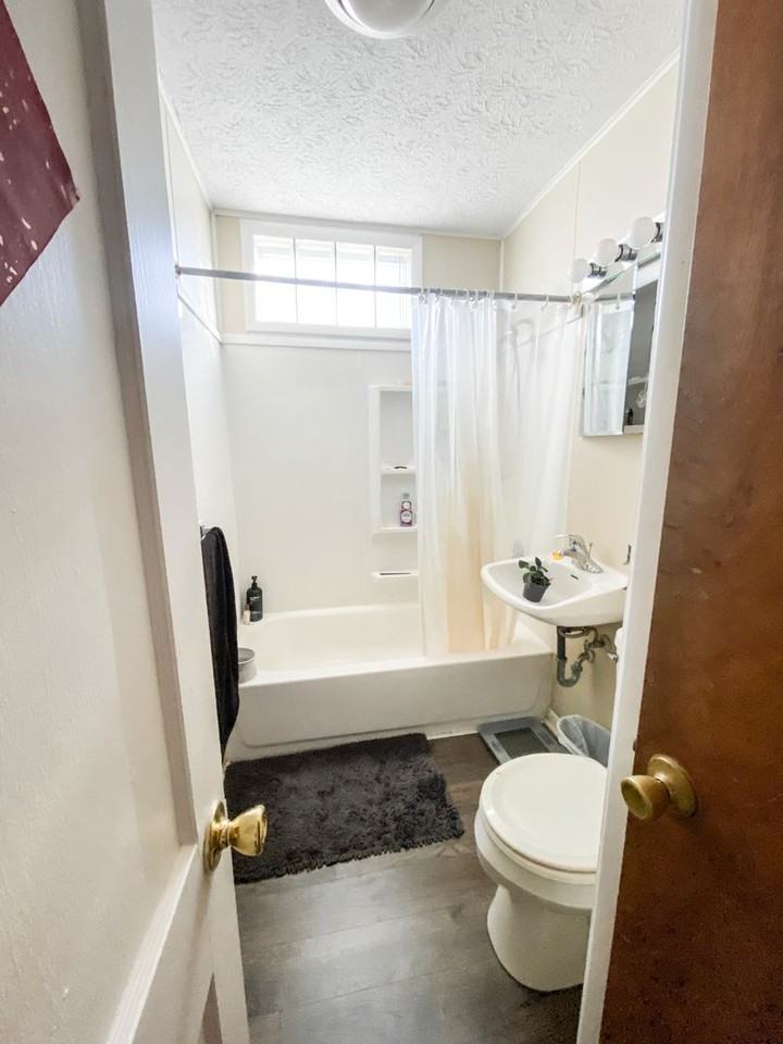 940 Rose St - Photo 4 of 11