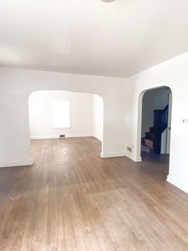 422 Steely St - Photo 3 of 19