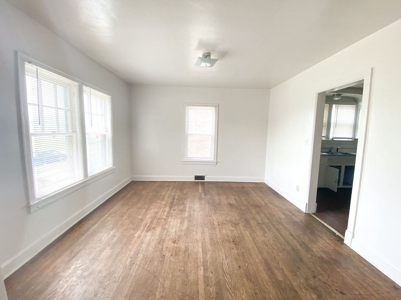 422 Steely St - Photo 5 of 19