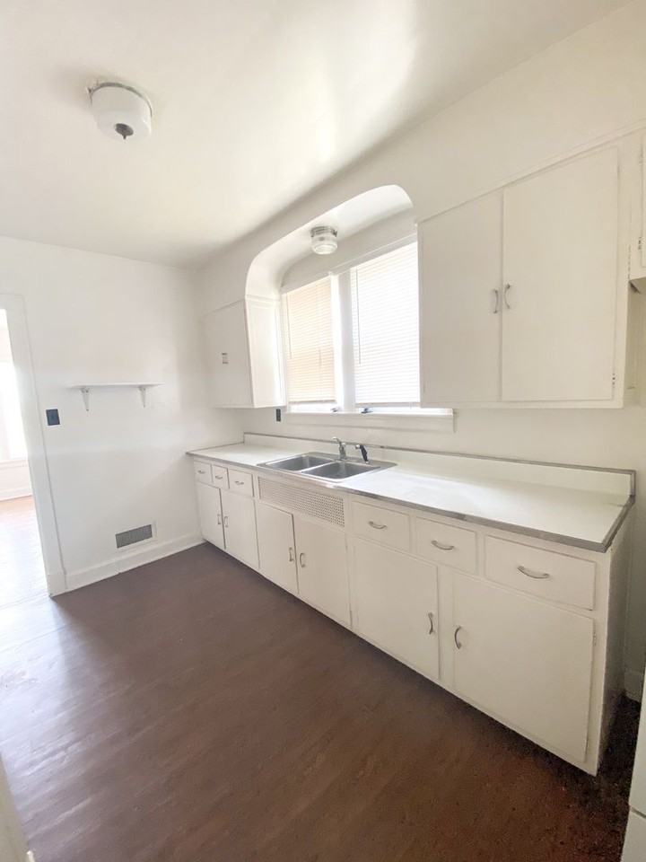 422 Steely St - Photo 7 of 19