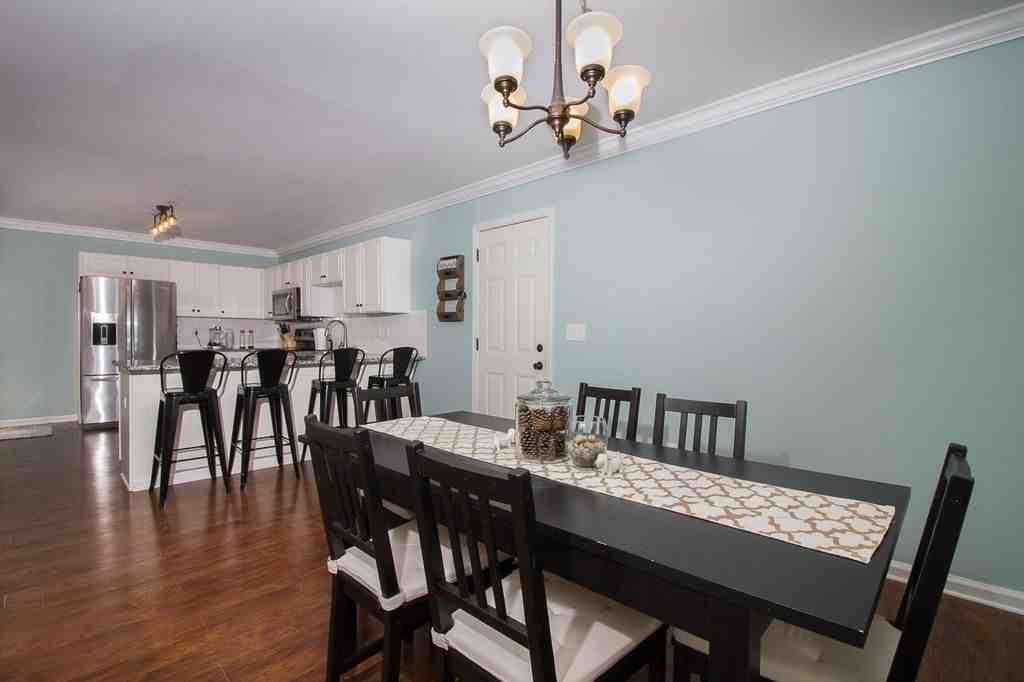 115 Crosscreek Dr - Photo 2 of 20