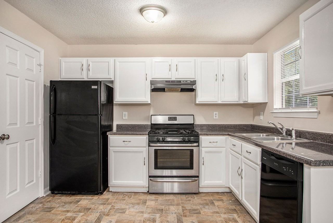 5425 Salem Springs Dr - Photo 4 of 17