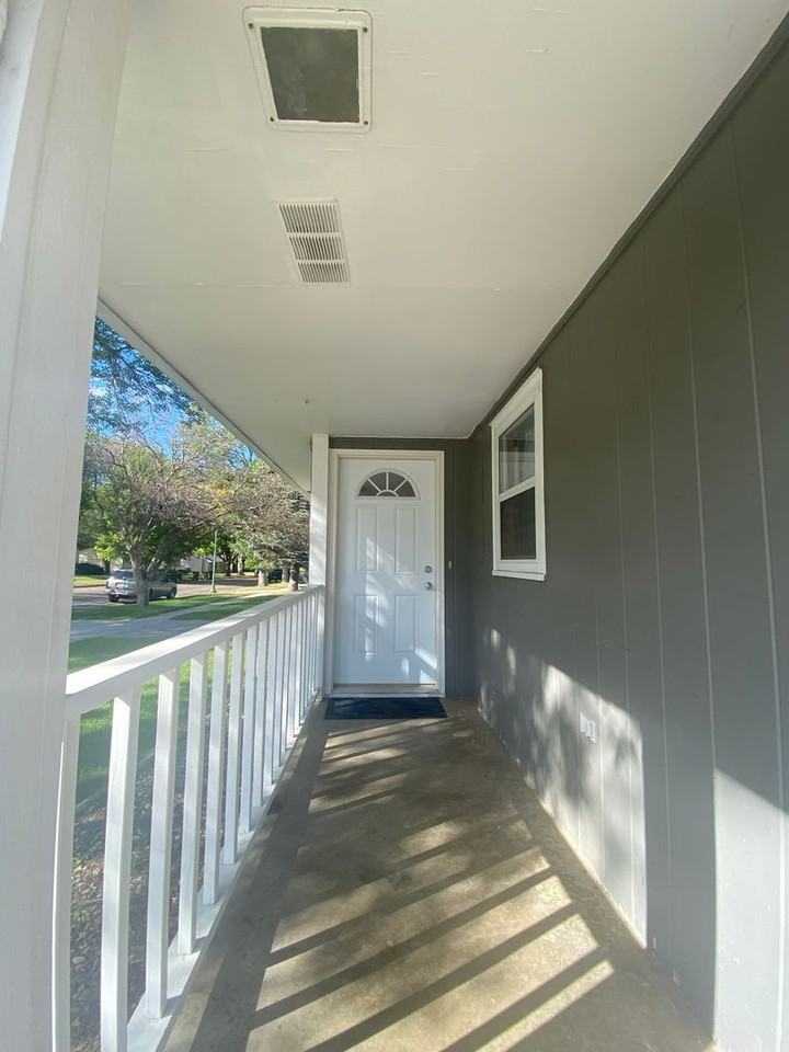 1010 2nd St Ne - Photo 3 of 24