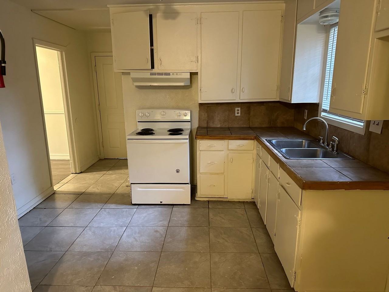 2710 E Benwood Dr - Photo 3 of 13