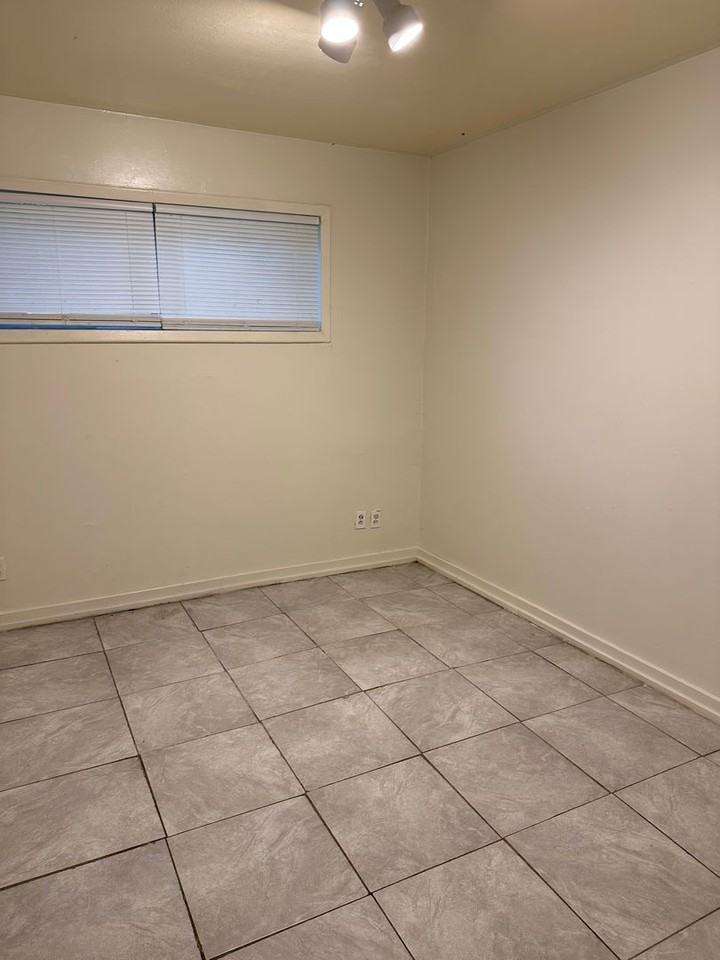 2710 E Benwood Dr - Photo 6 of 13