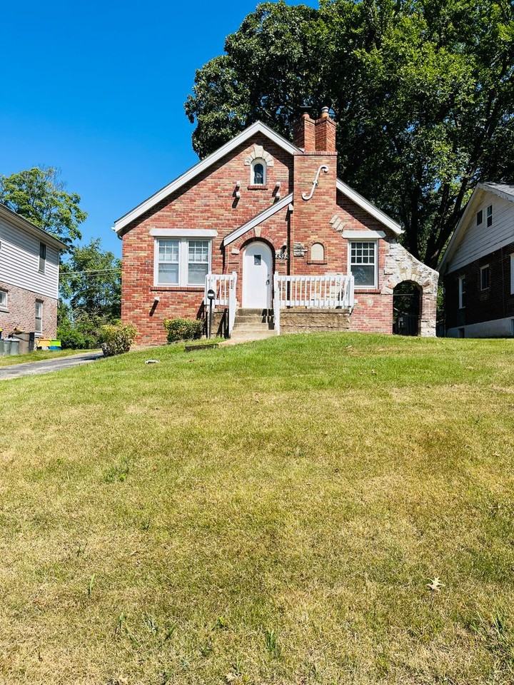 8325 Monroe Ave - Photo 2 of 21