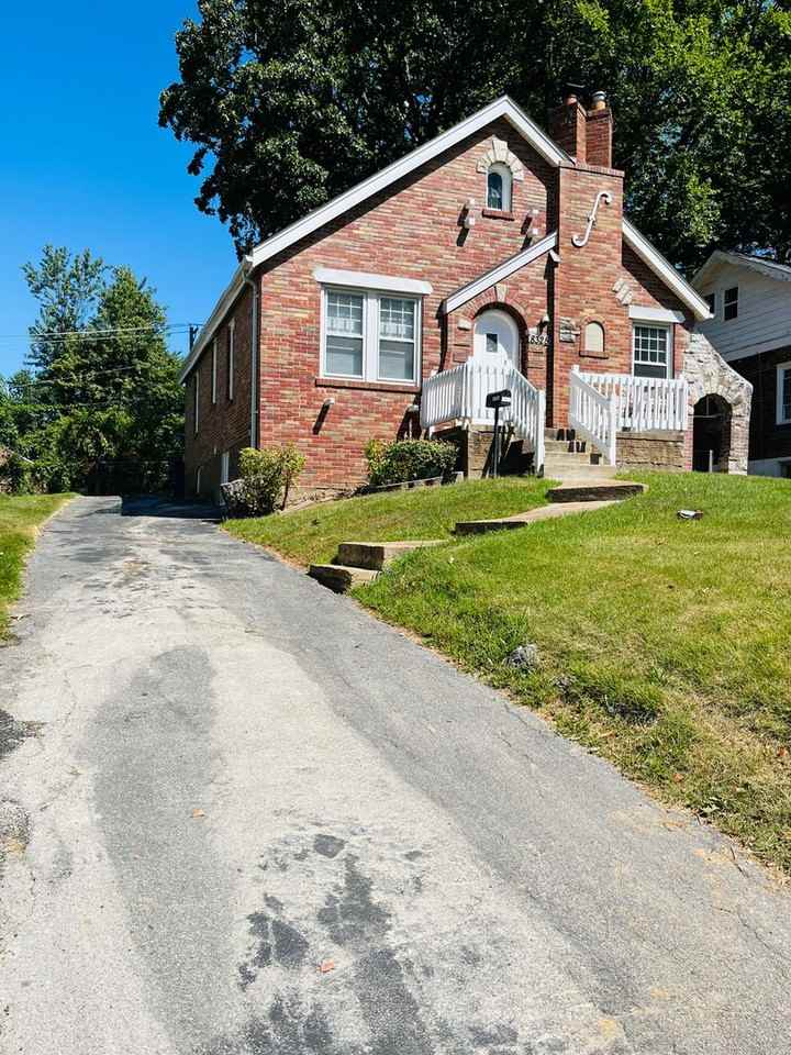 8325 Monroe Ave - Photo 3 of 21