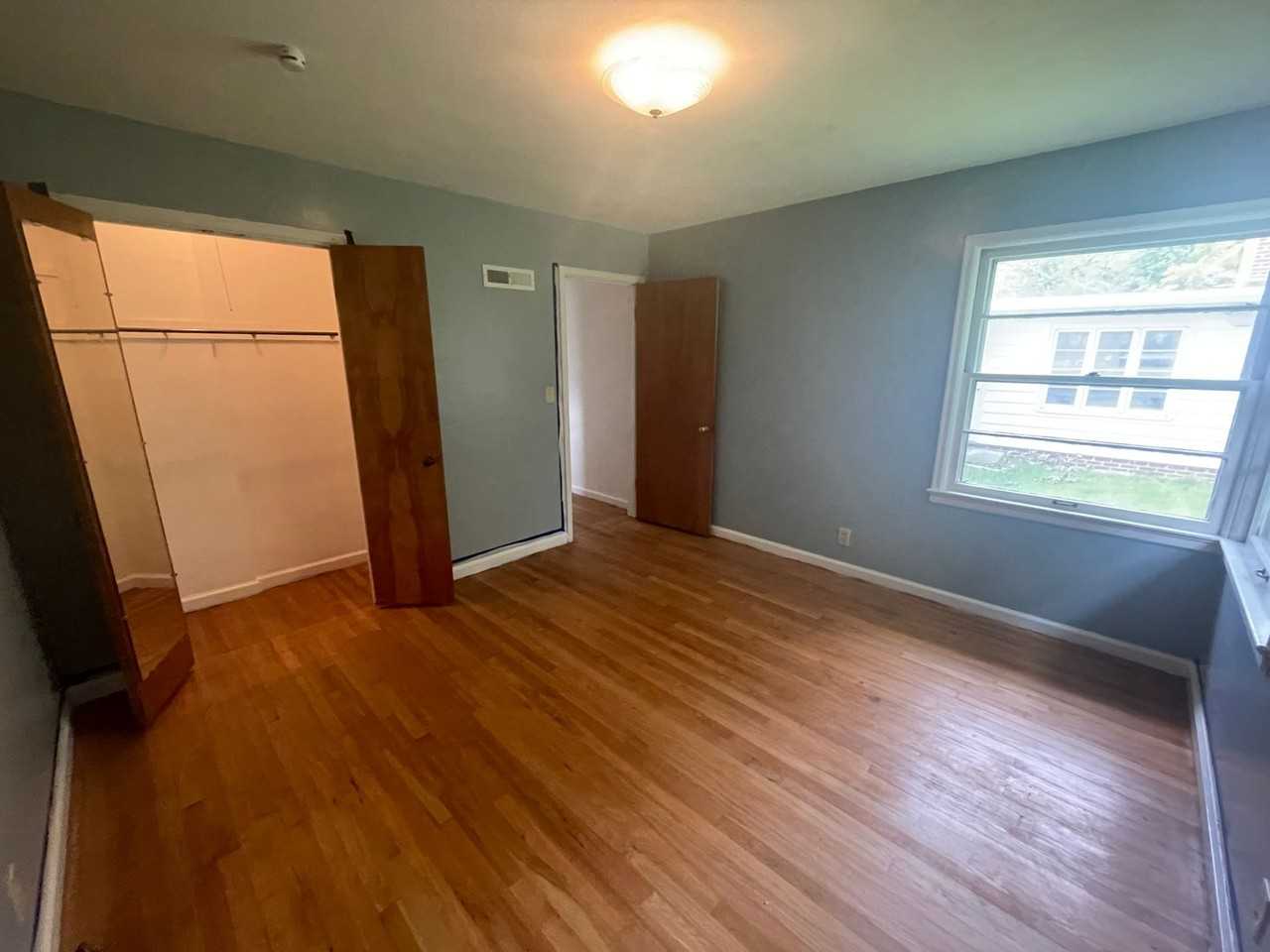 204 Meridian St - Photo 6 of 12