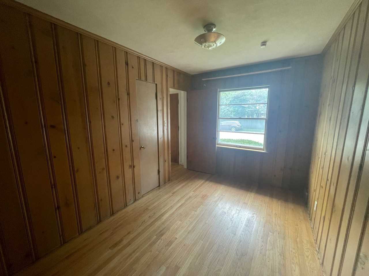 204 Meridian St - Photo 4 of 12