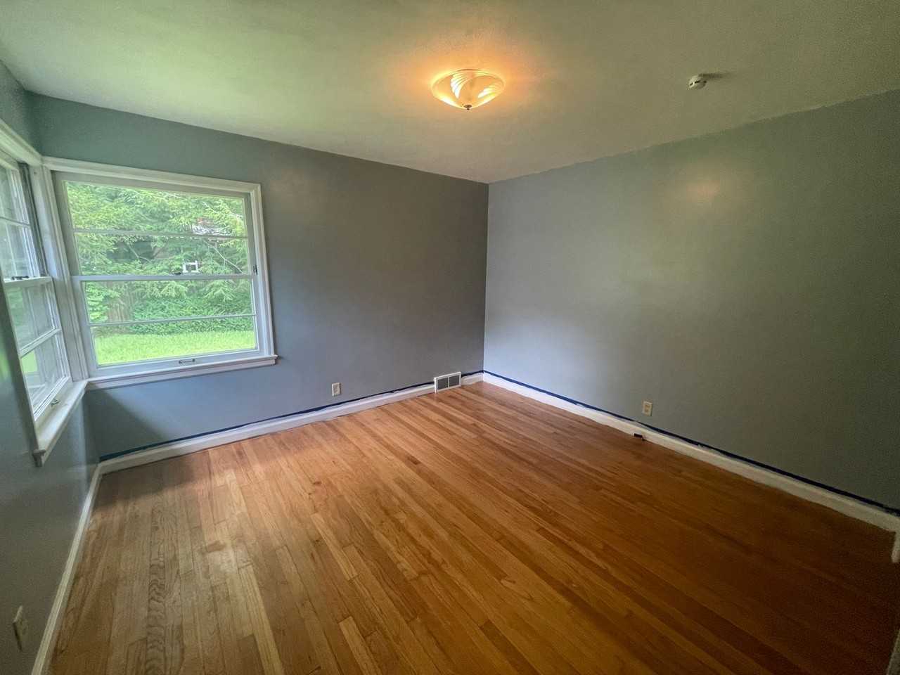 204 Meridian St - Photo 5 of 12