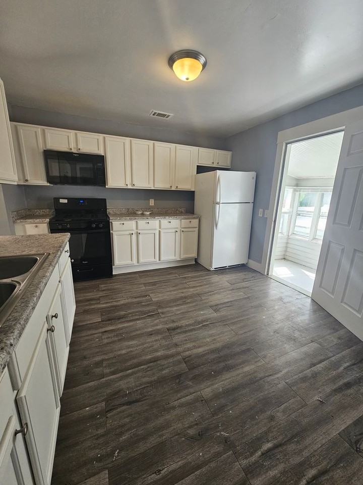 1112 12th St. - Photo 2 of 8