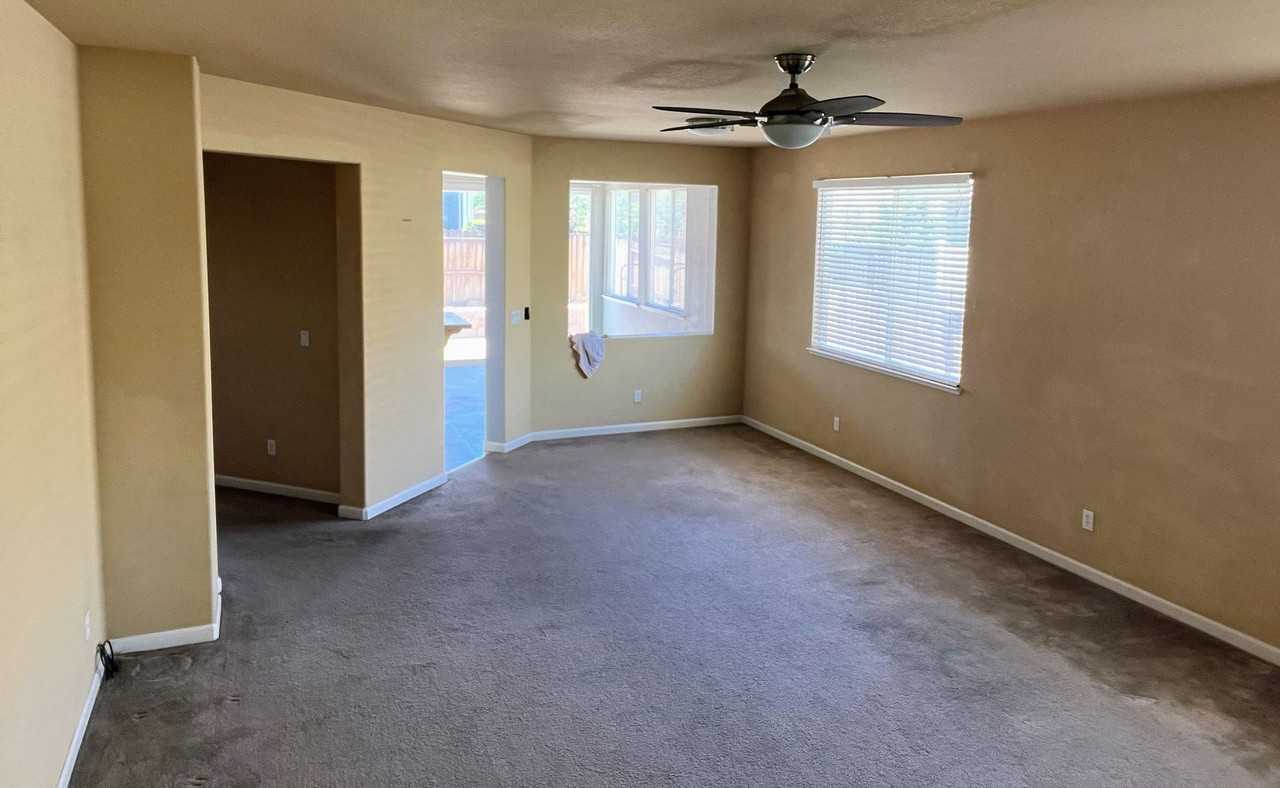 119 Calvert St - Photo 3 of 12