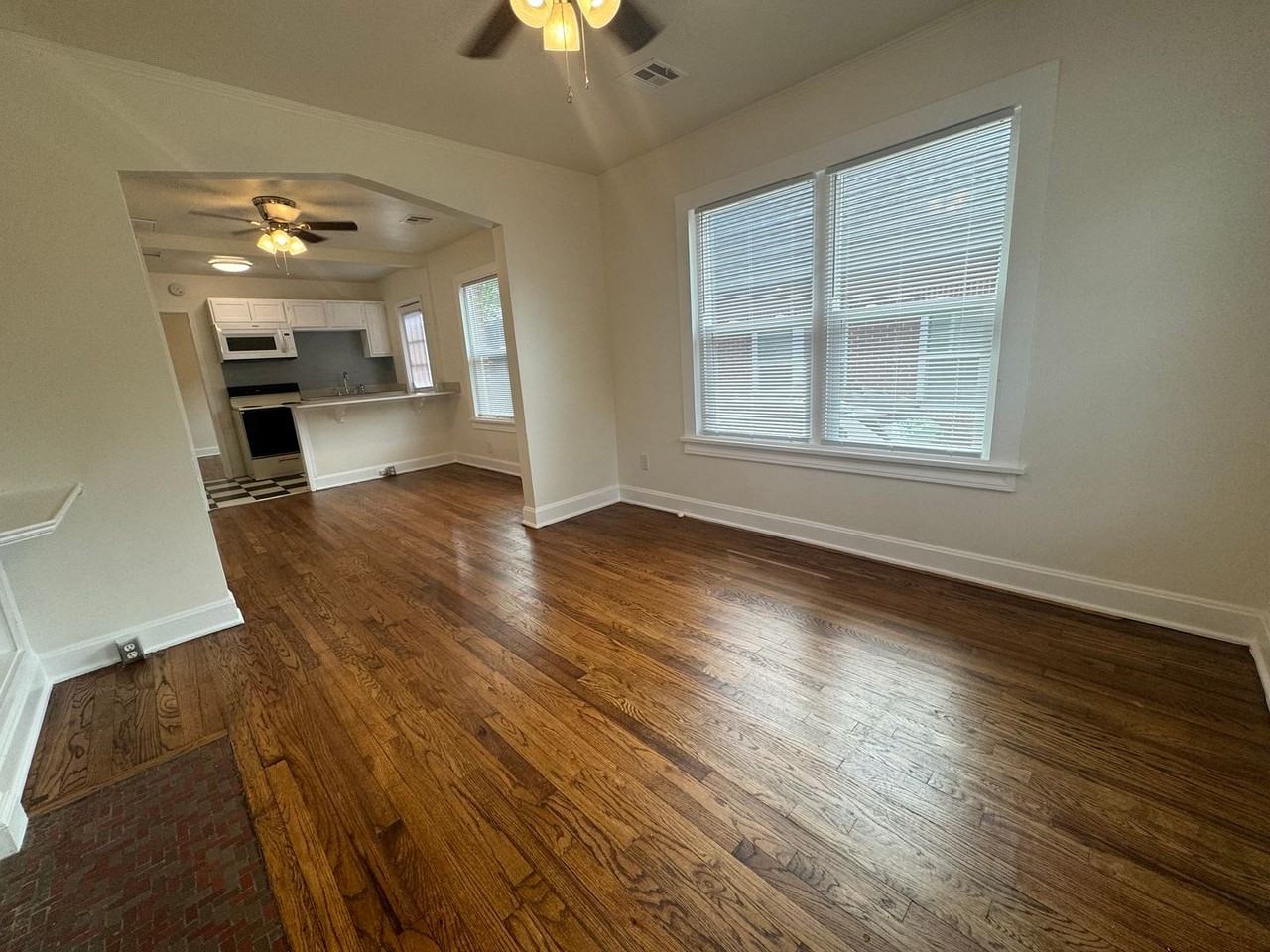 713 S Zunis Ave - Photo 2 of 15