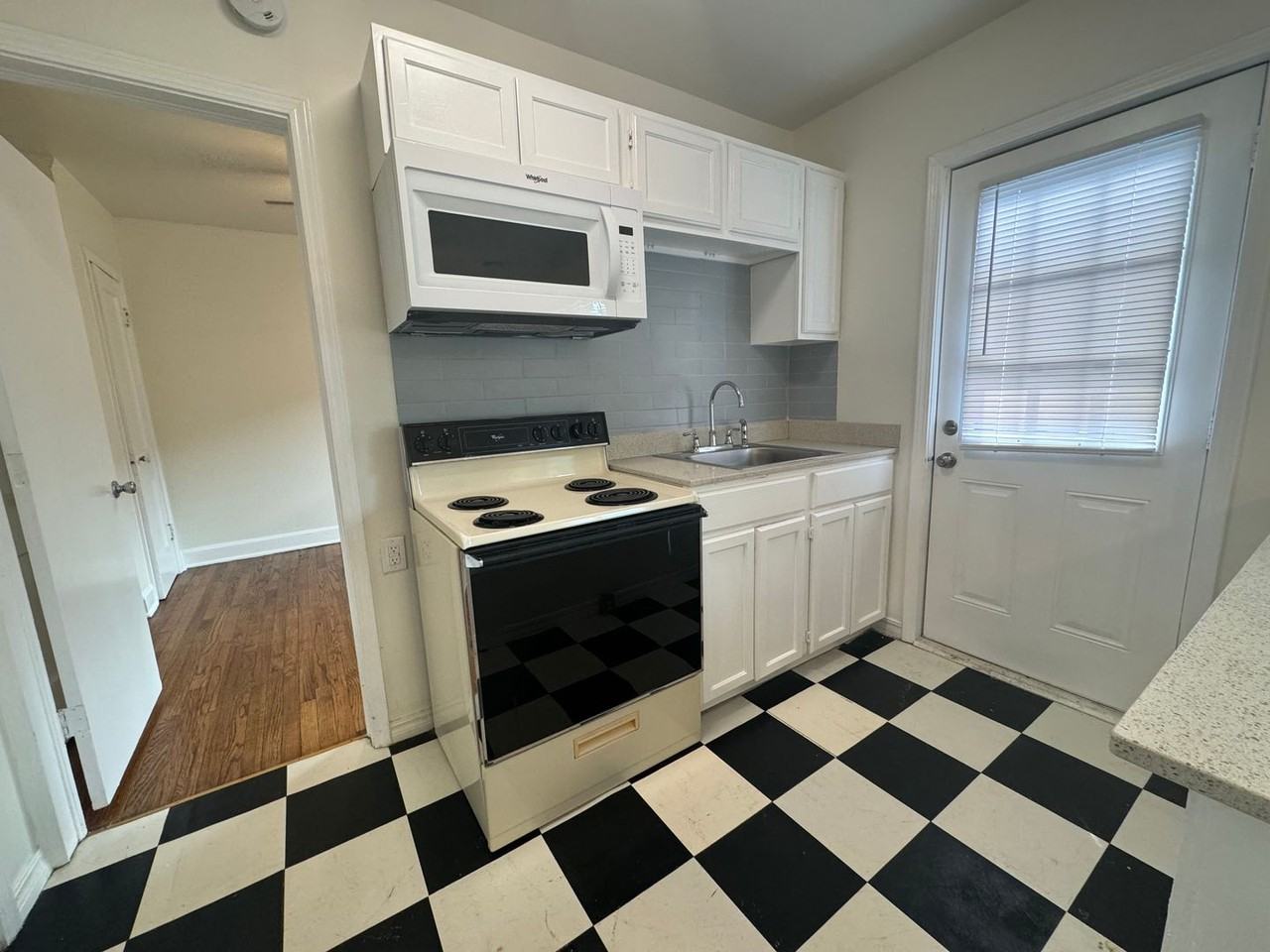 713 S Zunis Ave - Photo 6 of 15