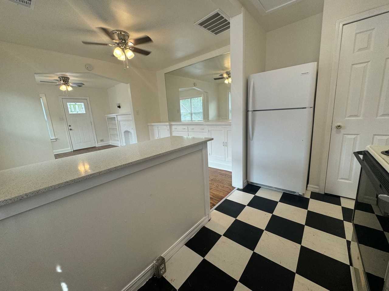 713 S Zunis Ave - Photo 7 of 15