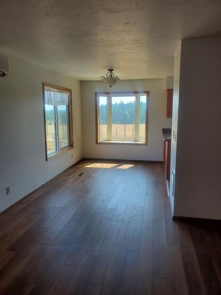 8105 W Valley Rd - Photo 2 of 34