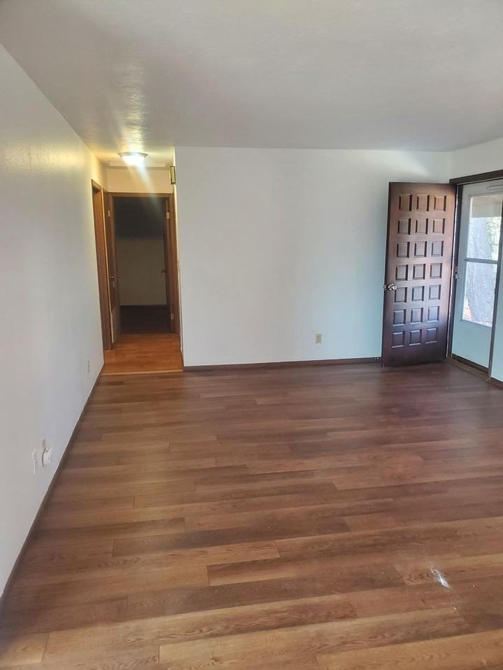 8105 W Valley Rd - Photo 3 of 34