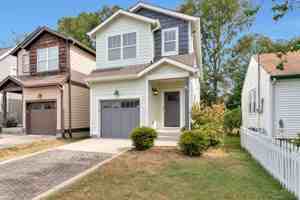 featured image of 5904A Carl Pl