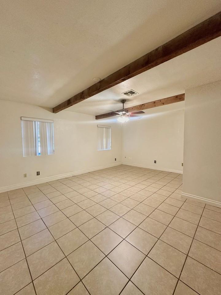 2806 Greystone Dr - Photo 2 of 11