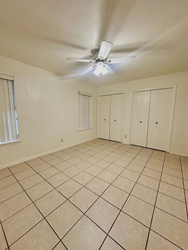 2806 Greystone Dr - Photo 5 of 11