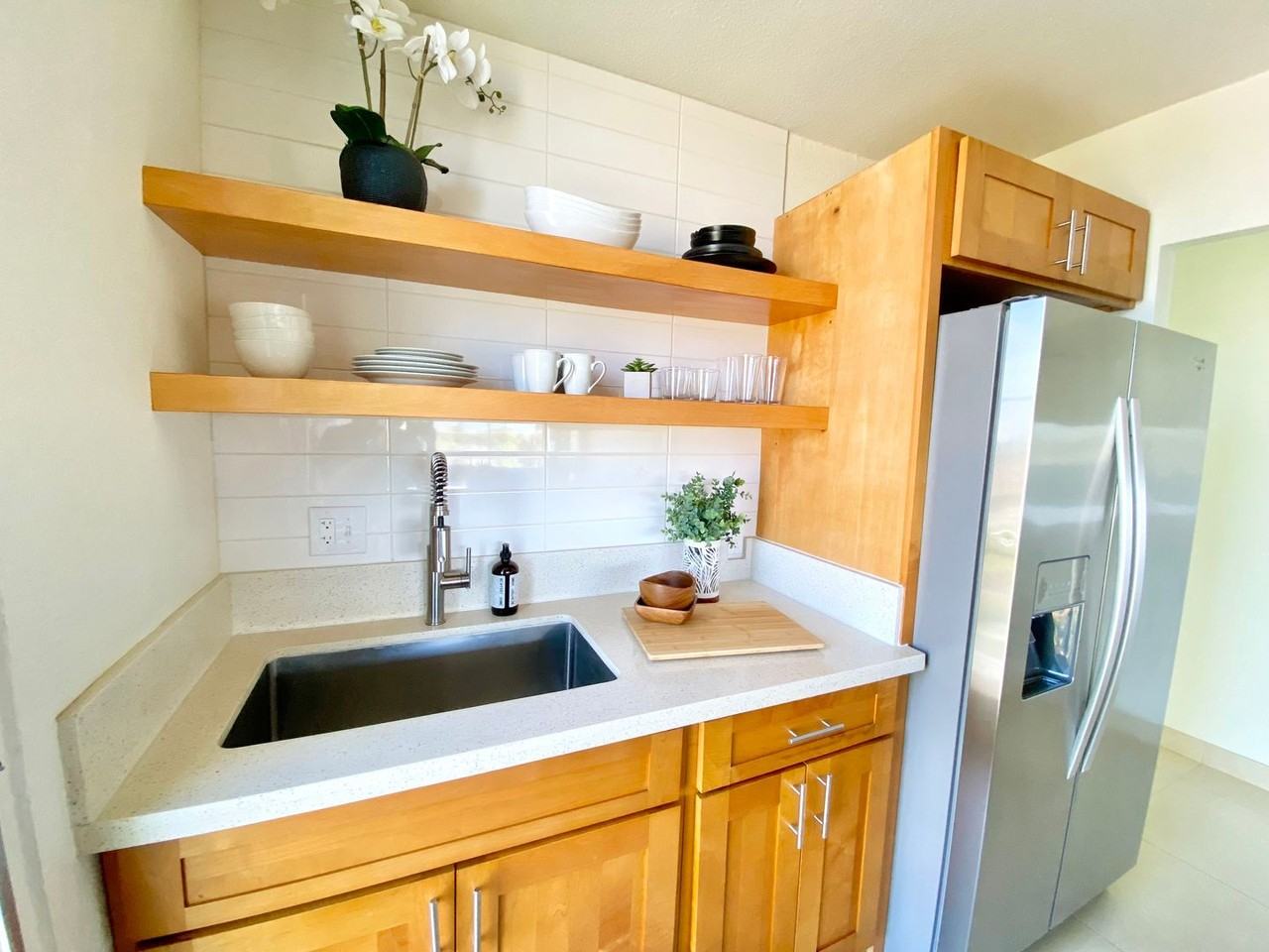 1015 Aheahe Ave - Photo 2 of 10