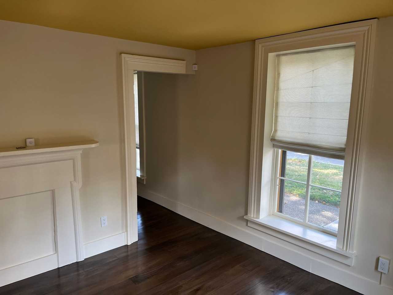 918 Van Buren St - Photo 3 of 13