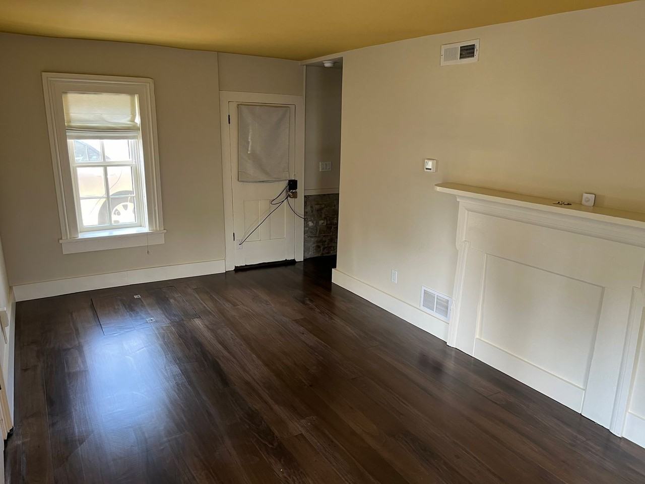 918 Van Buren St - Photo 4 of 13