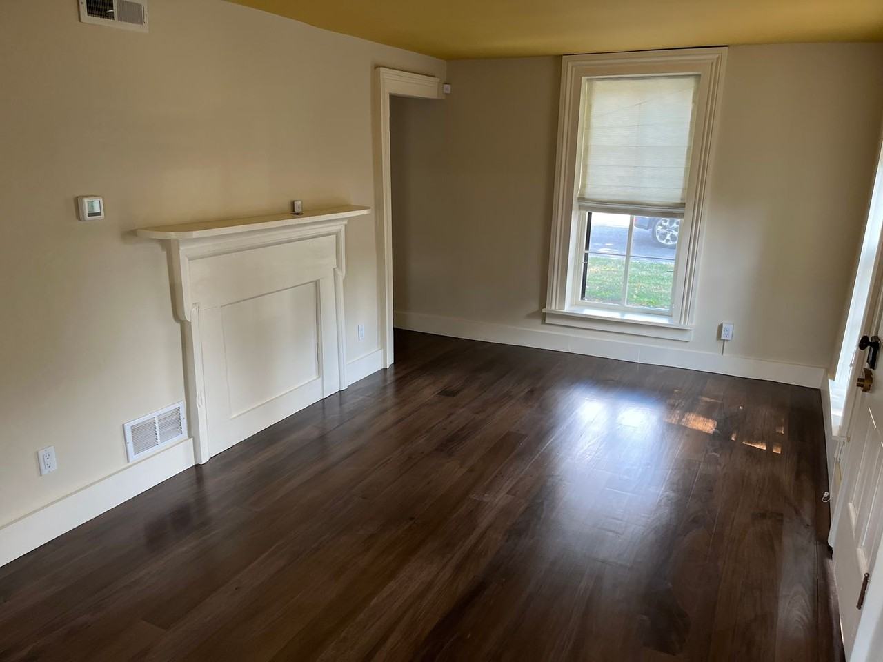 918 Van Buren St - Photo 5 of 13