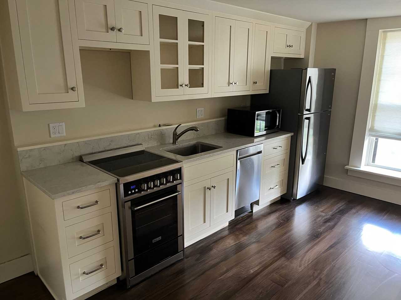 918 Van Buren St - Photo 6 of 13