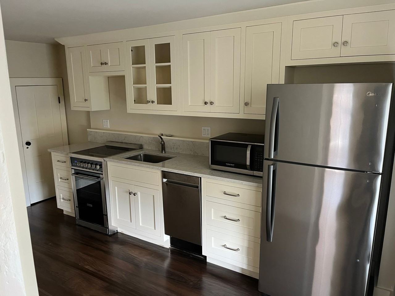 918 Van Buren St - Photo 7 of 13