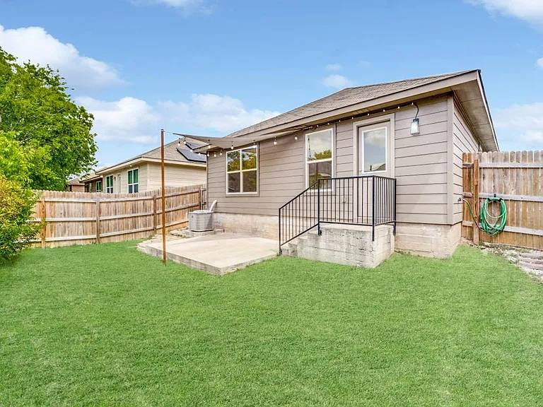 3306 Tilmon Ln - Photo 2 of 26