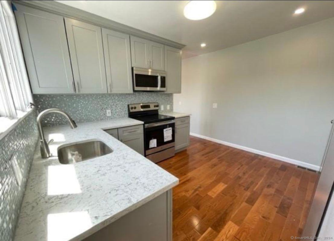 21 Clover St - Photo 2 of 14