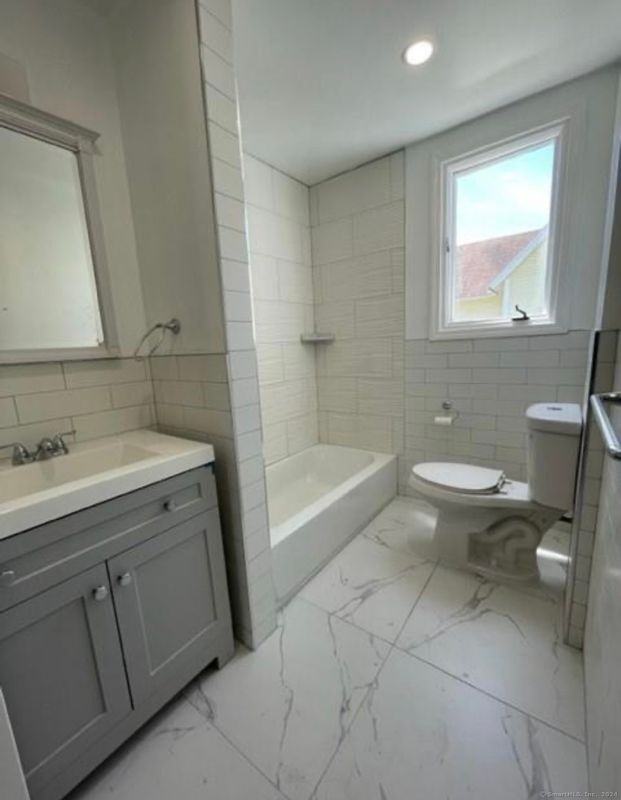 21 Clover St - Photo 3 of 14