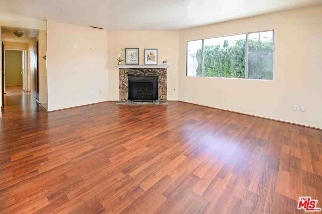 4445 W 135th St ##B - Photo 3 of 18