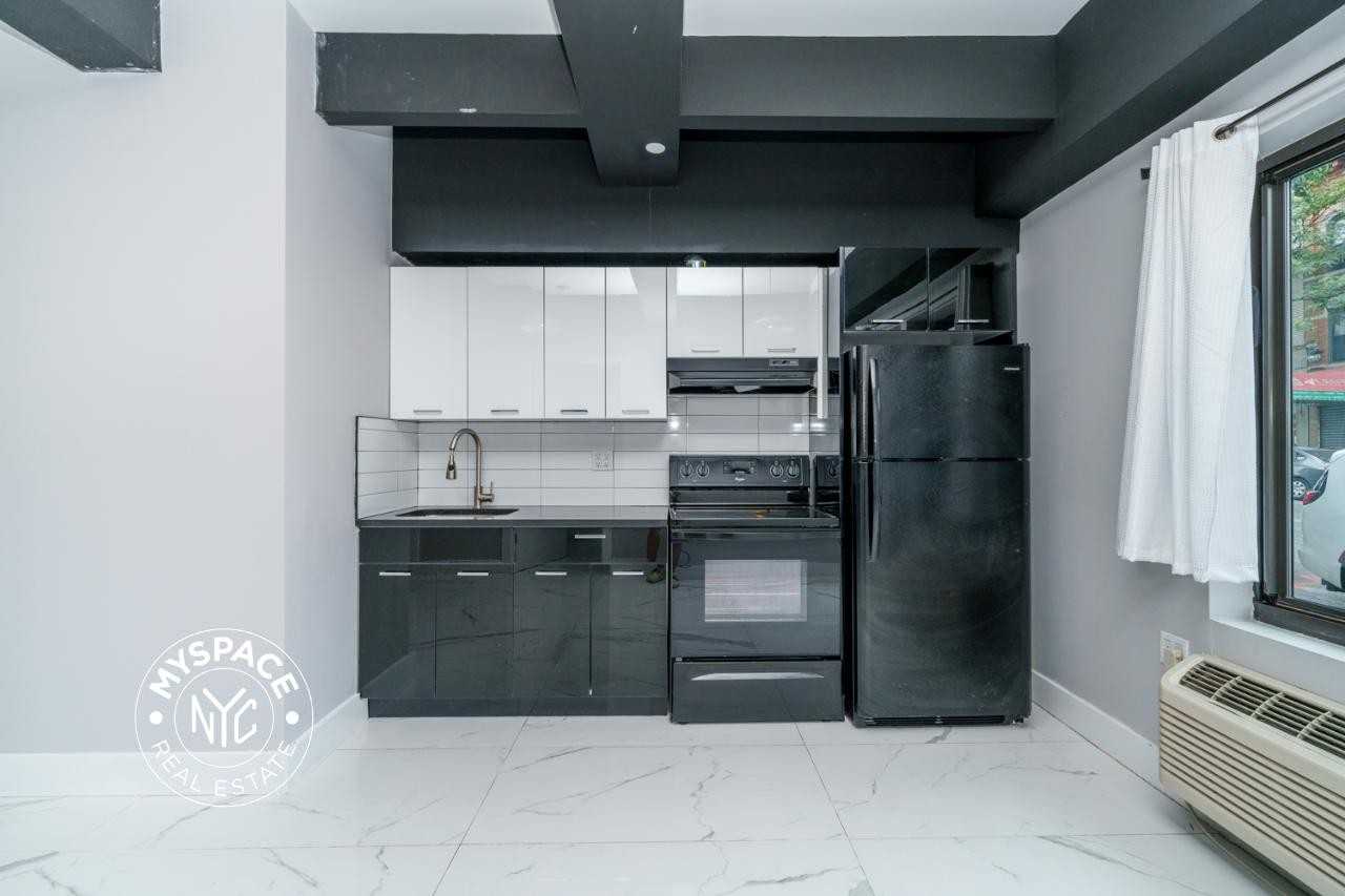 1184 Saint Marks Ave #4R - Photo 4 of 13